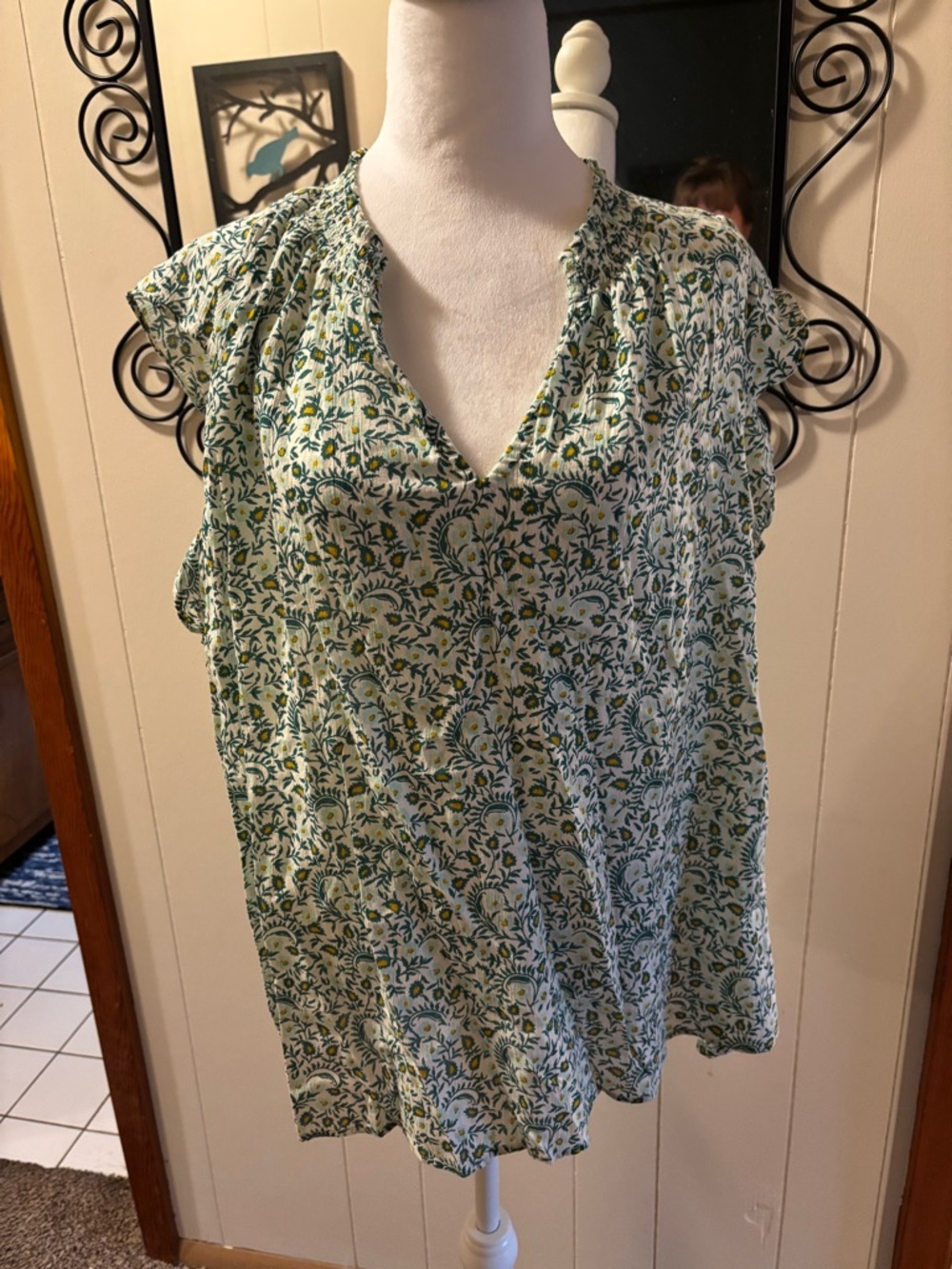 Old Navy Green and White Floral V-Neck Cap-Sleeve Blouse